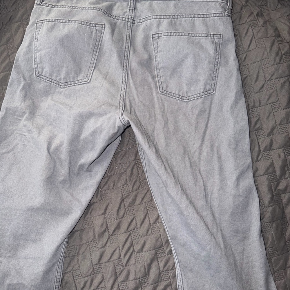 Old Navy Men's Light Gray Slim Jeans - Picture 5 of 5